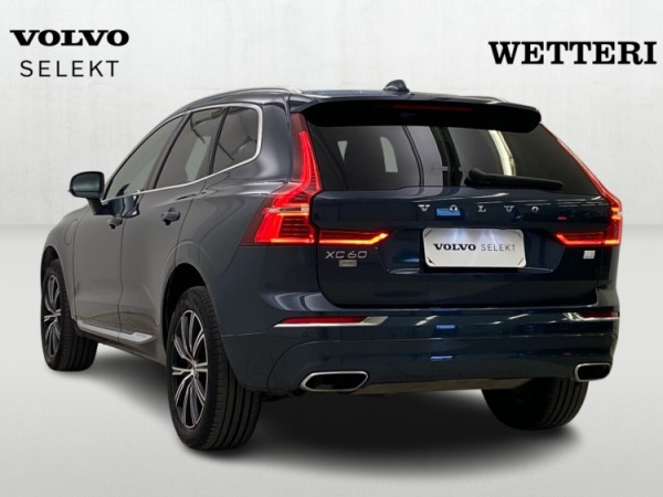 Esittelykuva VOLVO XC60 lataushybridiautosta.