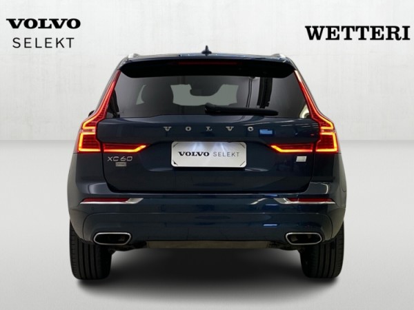 Esittelykuva VOLVO XC60 lataushybridiautosta.