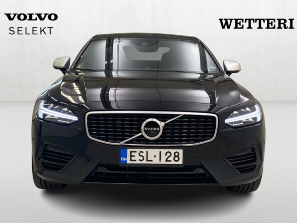 Esittelykuva VOLVO S90 lataushybridiautosta.