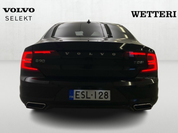 Esittelykuva VOLVO S90 lataushybridiautosta.