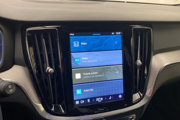 Esittelykuva VOLVO V60 lataushybridiautosta.