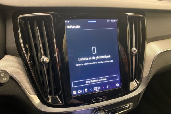 Esittelykuva VOLVO V60 lataushybridiautosta.
