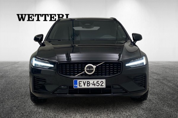 Esittelykuva VOLVO V60 lataushybridiautosta.