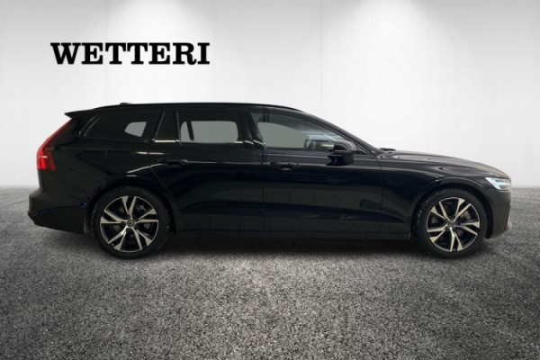 Esittelykuva VOLVO V60 lataushybridiautosta.