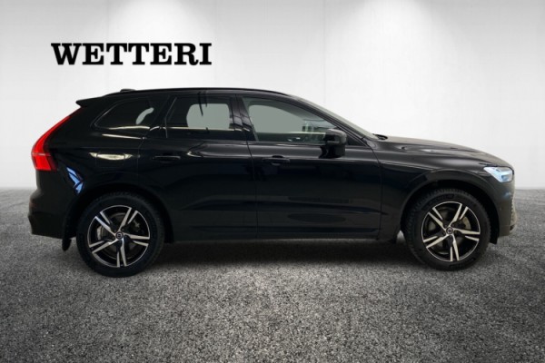 Esittelykuva VOLVO XC60 lataushybridiautosta.