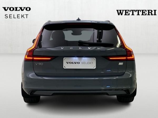Esittelykuva VOLVO V90 lataushybridiautosta.