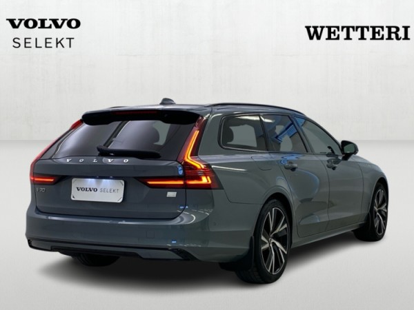 Esittelykuva VOLVO V90 lataushybridiautosta.