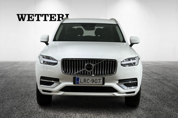 Esittelykuva VOLVO XC90 lataushybridiautosta.