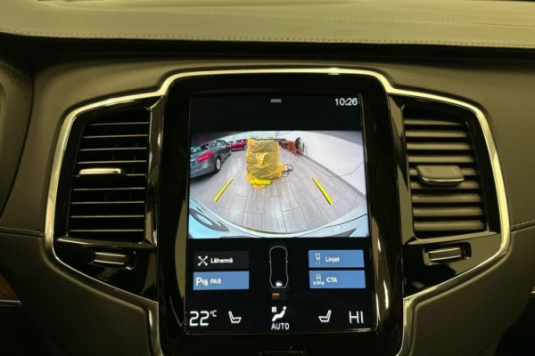 Esittelykuva VOLVO XC90 lataushybridiautosta.
