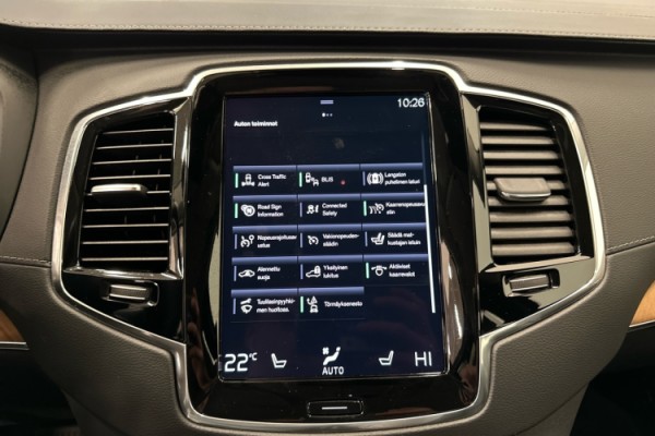 Esittelykuva VOLVO XC90 lataushybridiautosta.