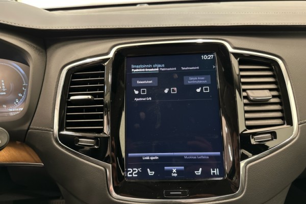 Esittelykuva VOLVO XC90 lataushybridiautosta.