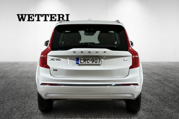 Esittelykuva VOLVO XC90 lataushybridiautosta.