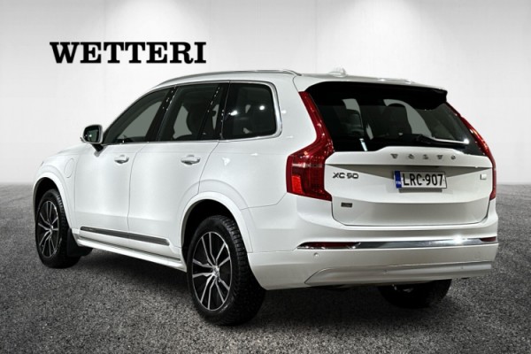 Esittelykuva VOLVO XC90 lataushybridiautosta.