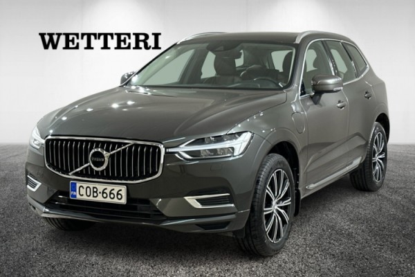 Esittelykuva VOLVO XC60 lataushybridiautosta.