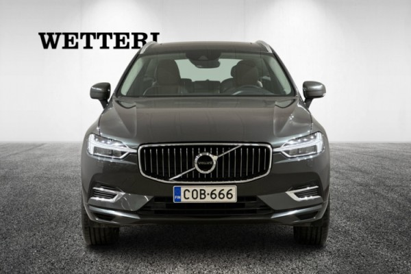 Esittelykuva VOLVO XC60 lataushybridiautosta.