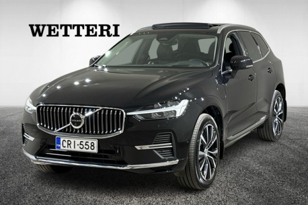 Esittelykuva VOLVO XC60 lataushybridiautosta.
