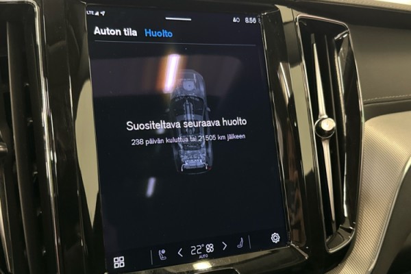 Esittelykuva VOLVO XC60 lataushybridiautosta.