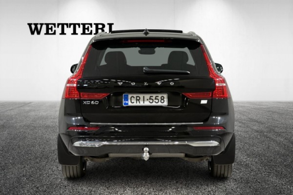Esittelykuva VOLVO XC60 lataushybridiautosta.