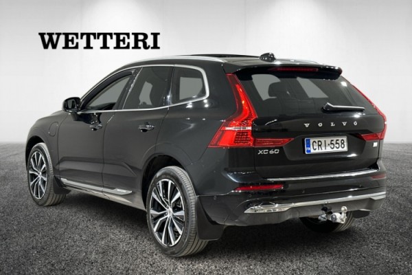 Esittelykuva VOLVO XC60 lataushybridiautosta.