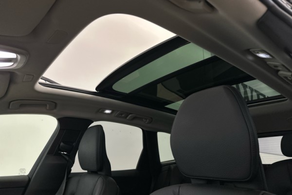 Esittelykuva VOLVO XC60 lataushybridiautosta.