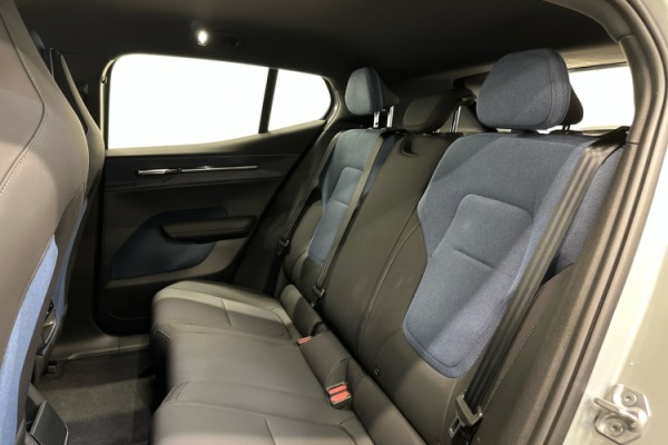 Esittelykuva VOLVO EX30 täyssähköautosta.