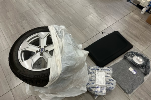 Esittelykuva VOLVO EX30 täyssähköautosta.