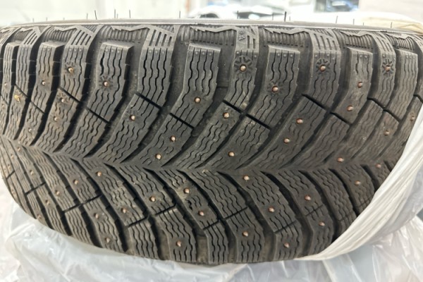 Esittelykuva VOLVO EX30 täyssähköautosta.