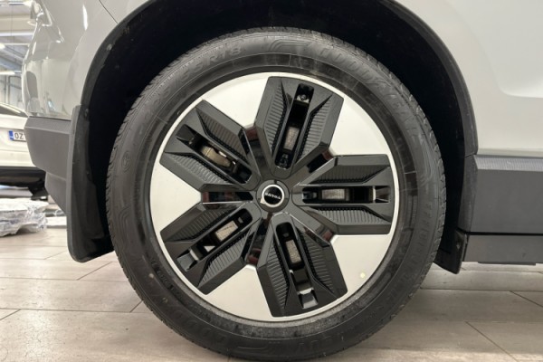 Esittelykuva VOLVO EX30 täyssähköautosta.