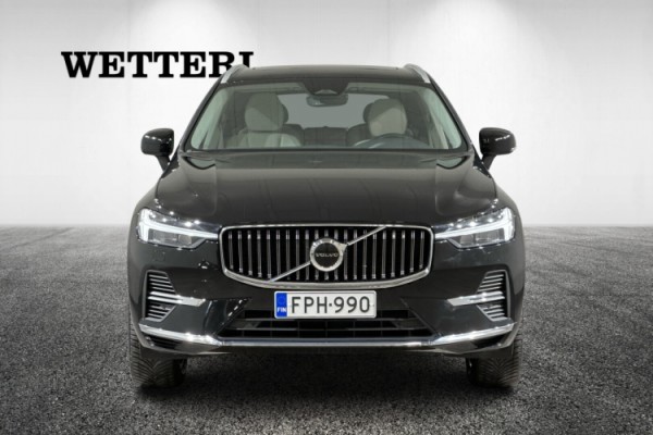 Esittelykuva VOLVO XC60 lataushybridiautosta.