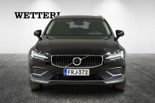 Esittelykuva VOLVO V60 CROSS COUNTRY kevythybridiautosta.