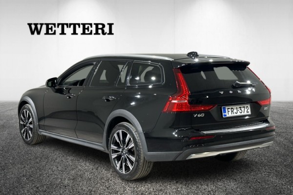 Esittelykuva VOLVO V60 CROSS COUNTRY kevythybridiautosta.