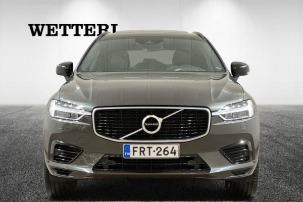 Esittelykuva VOLVO XC60 lataushybridiautosta.