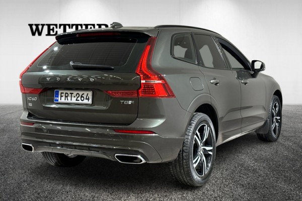 Esittelykuva VOLVO XC60 lataushybridiautosta.