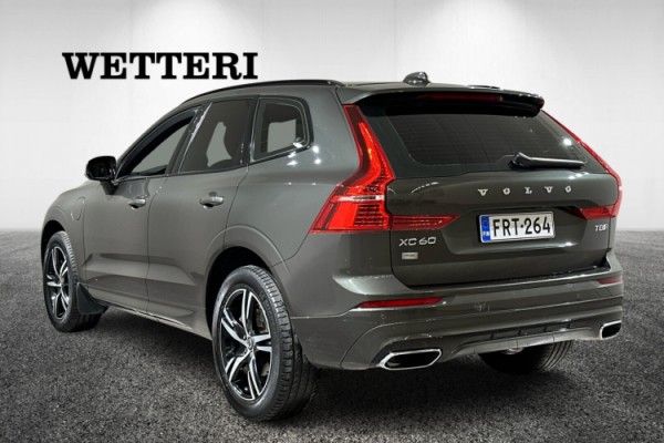Esittelykuva VOLVO XC60 lataushybridiautosta.