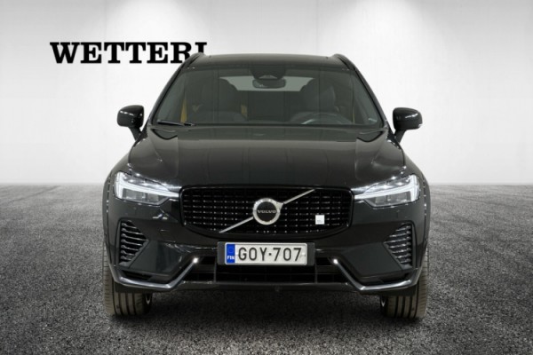 Esittelykuva VOLVO XC60 lataushybridiautosta.