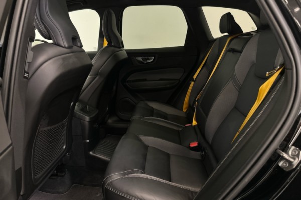 Esittelykuva VOLVO XC60 lataushybridiautosta.