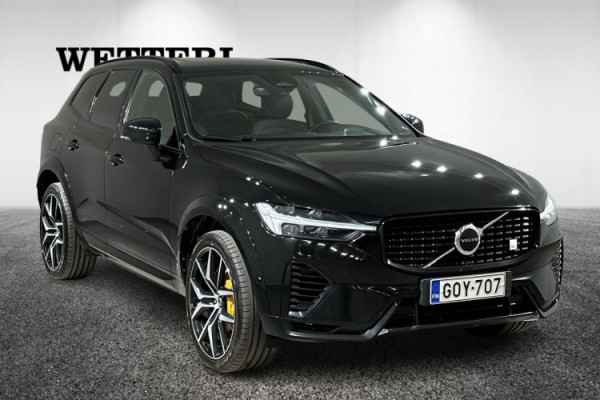 Esittelykuva VOLVO XC60 lataushybridiautosta.