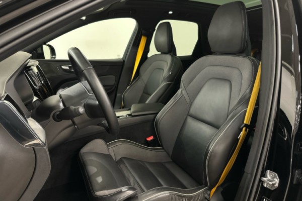 Esittelykuva VOLVO XC60 lataushybridiautosta.
