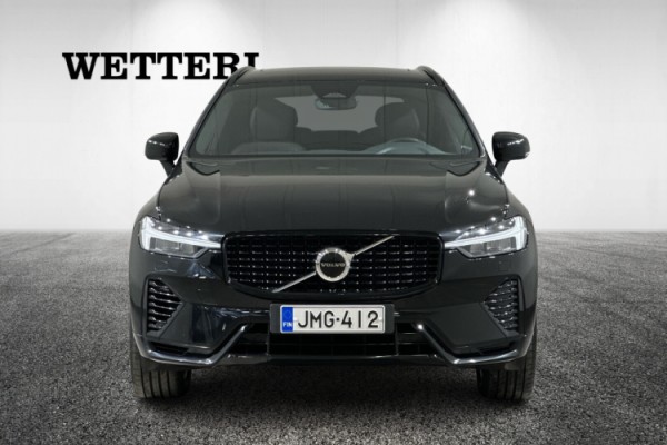 Esittelykuva VOLVO XC60 lataushybridiautosta.