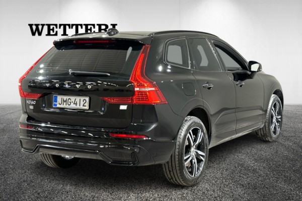 Esittelykuva VOLVO XC60 lataushybridiautosta.