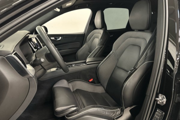 Esittelykuva VOLVO XC60 lataushybridiautosta.