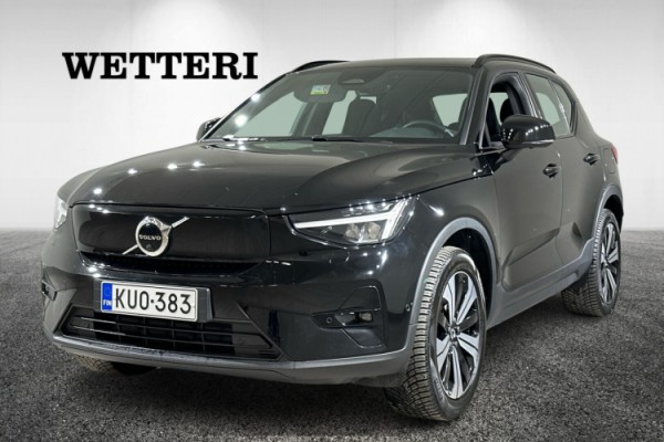 Esittelykuva VOLVO XC40 täyssähköautosta.