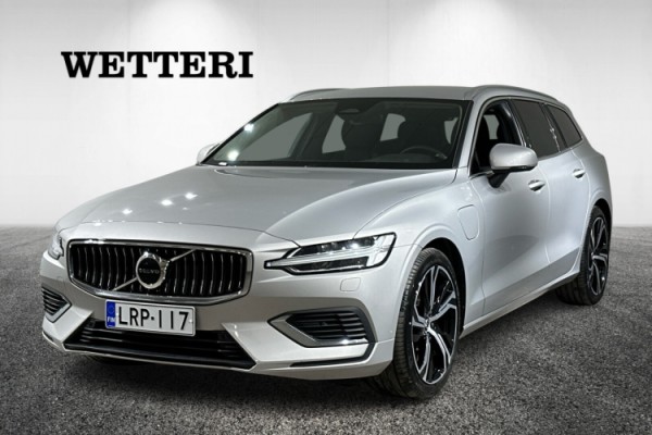 Esittelykuva VOLVO V60 lataushybridiautosta.