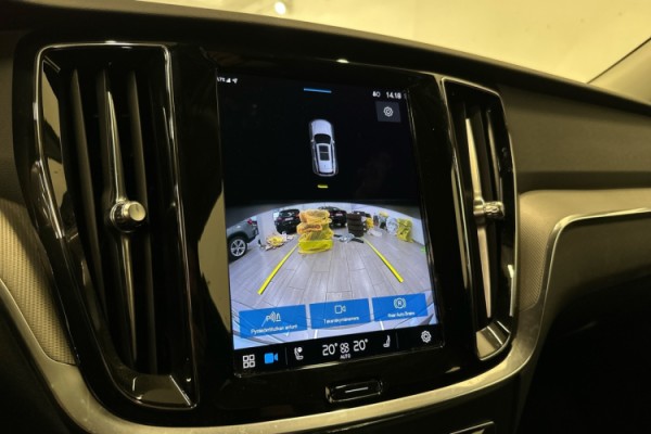 Esittelykuva VOLVO V60 lataushybridiautosta.
