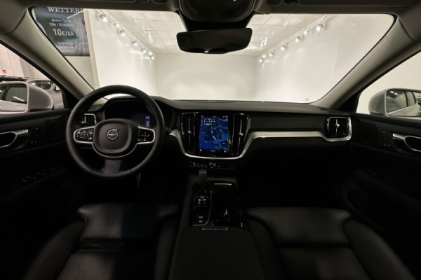 Esittelykuva VOLVO V60 lataushybridiautosta.