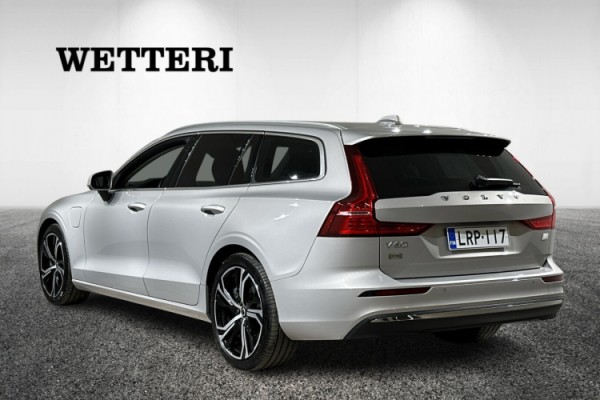 Esittelykuva VOLVO V60 lataushybridiautosta.