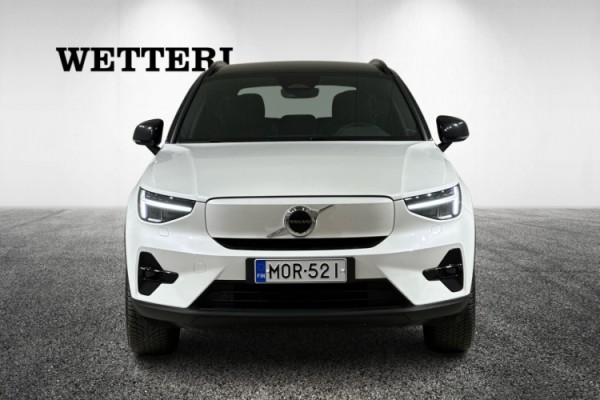 Esittelykuva VOLVO XC40 täyssähköautosta.