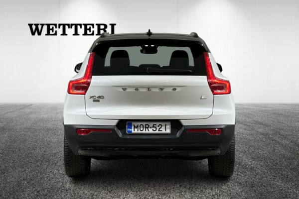 Esittelykuva VOLVO XC40 täyssähköautosta.
