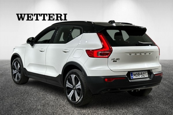 Esittelykuva VOLVO XC40 täyssähköautosta.