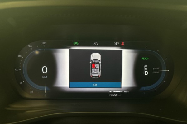Esittelykuva VOLVO XC40 täyssähköautosta.